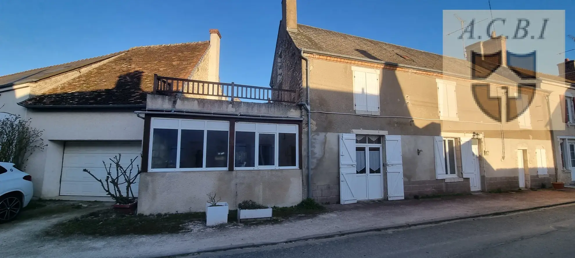 Maison de village à Maves près de Blois avec 4 chambres et garage 
