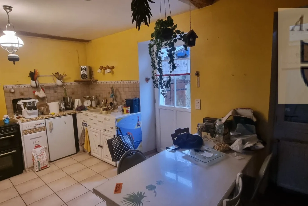 Maison de village à Maves près de Blois avec 4 chambres et garage 