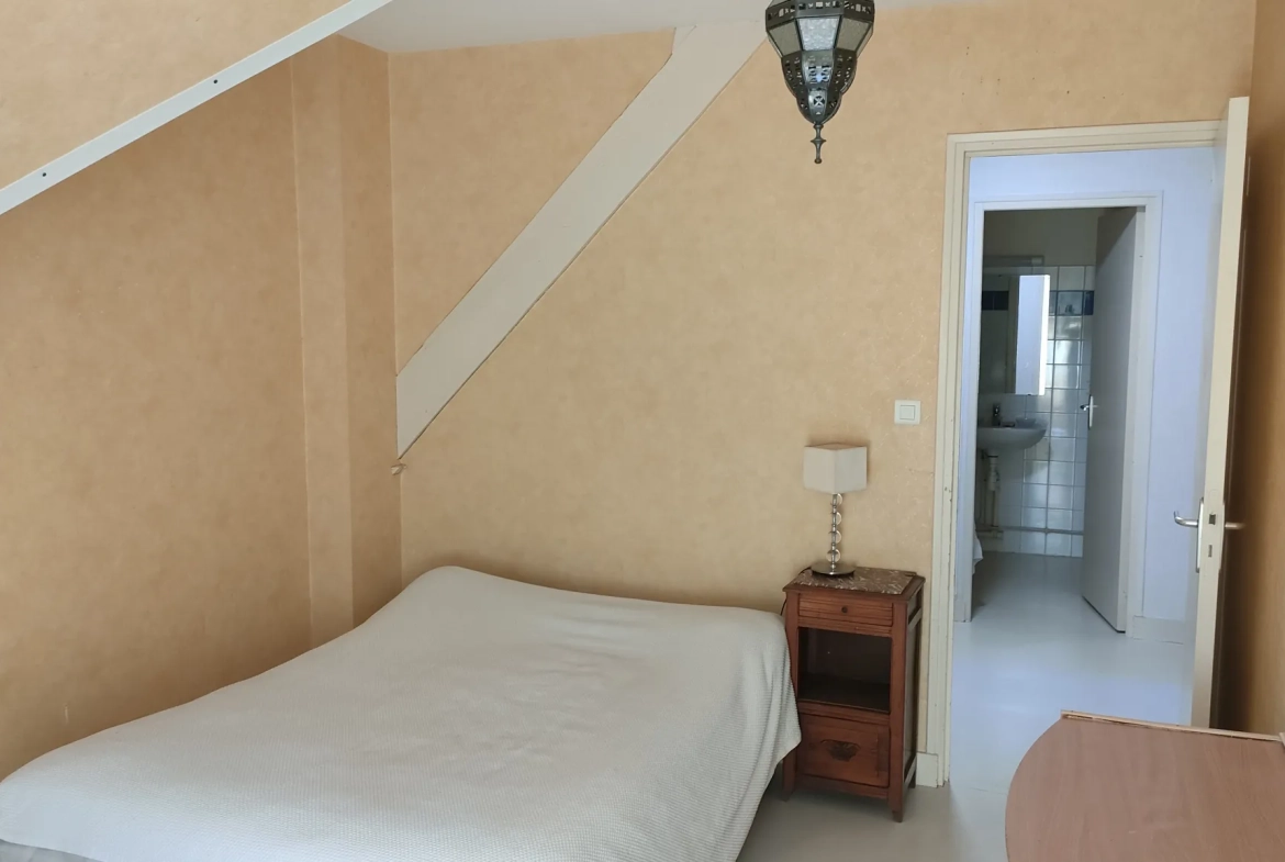 Maison en pierre à vendre à Saint Solve, centre du village, 120 m² 