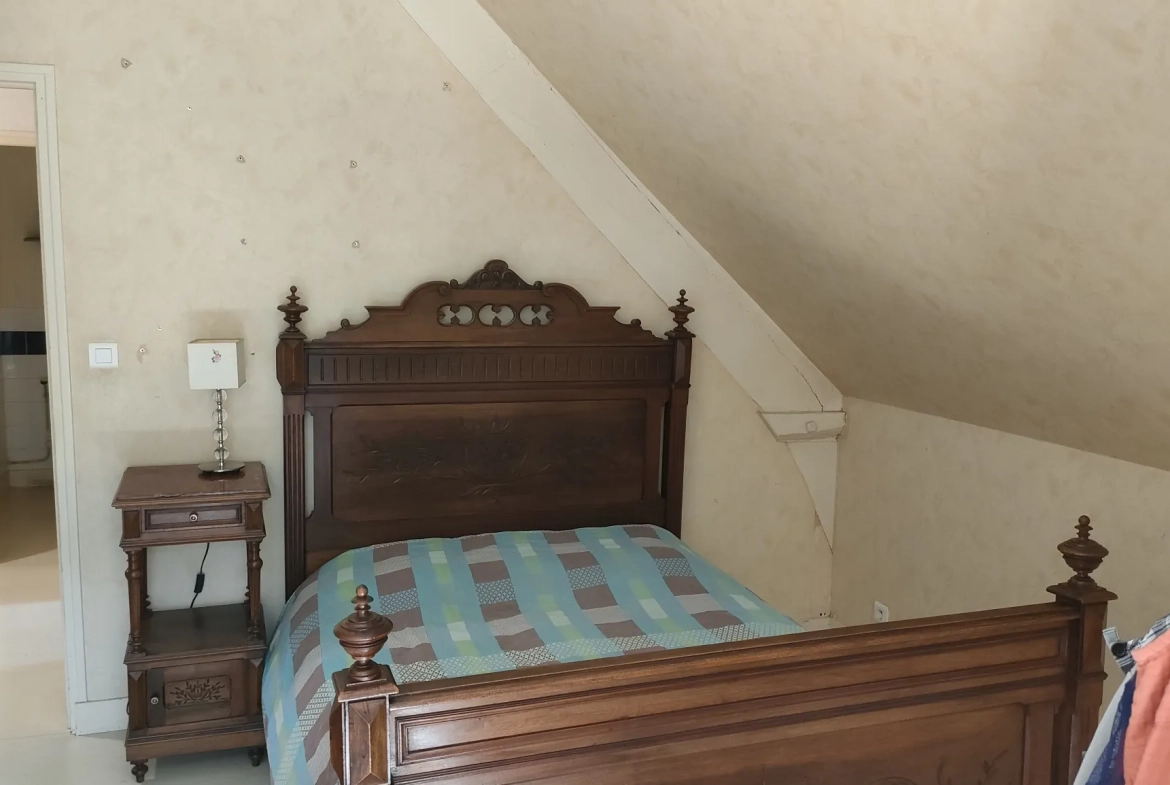 Maison en pierre à vendre à Saint Solve, centre du village, 120 m² 