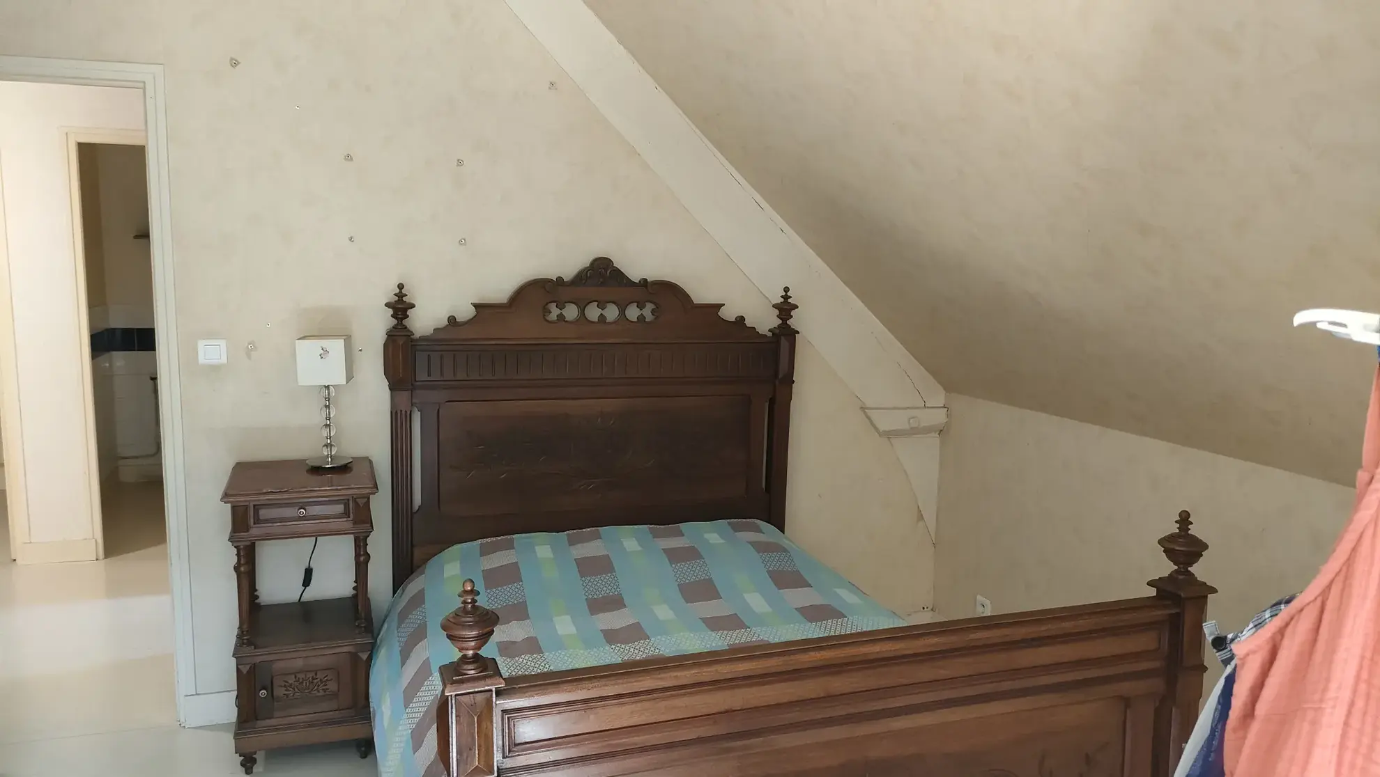 Maison en pierre à vendre à Saint Solve, centre du village, 120 m² 