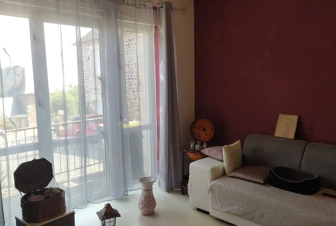 Maison en pierre à vendre à Saint Solve, centre du village, 120 m² 