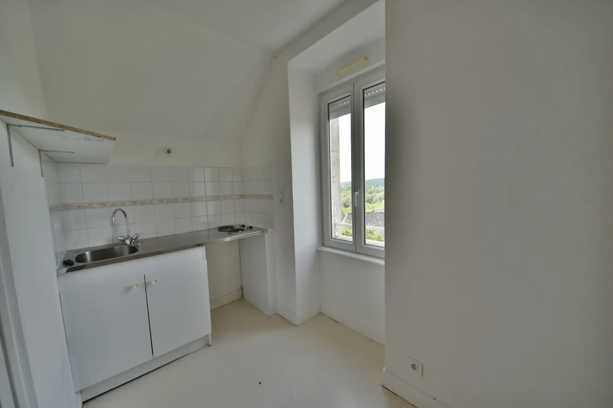 Maison en pierre à vendre à Saint Solve, centre du village, 120 m² 