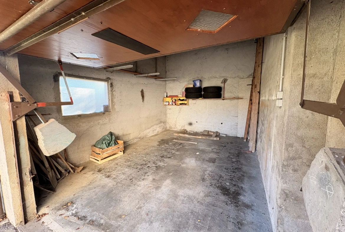 Maison avec potentiel de 186 m² à Montreux-vieux, idéal investisseur 