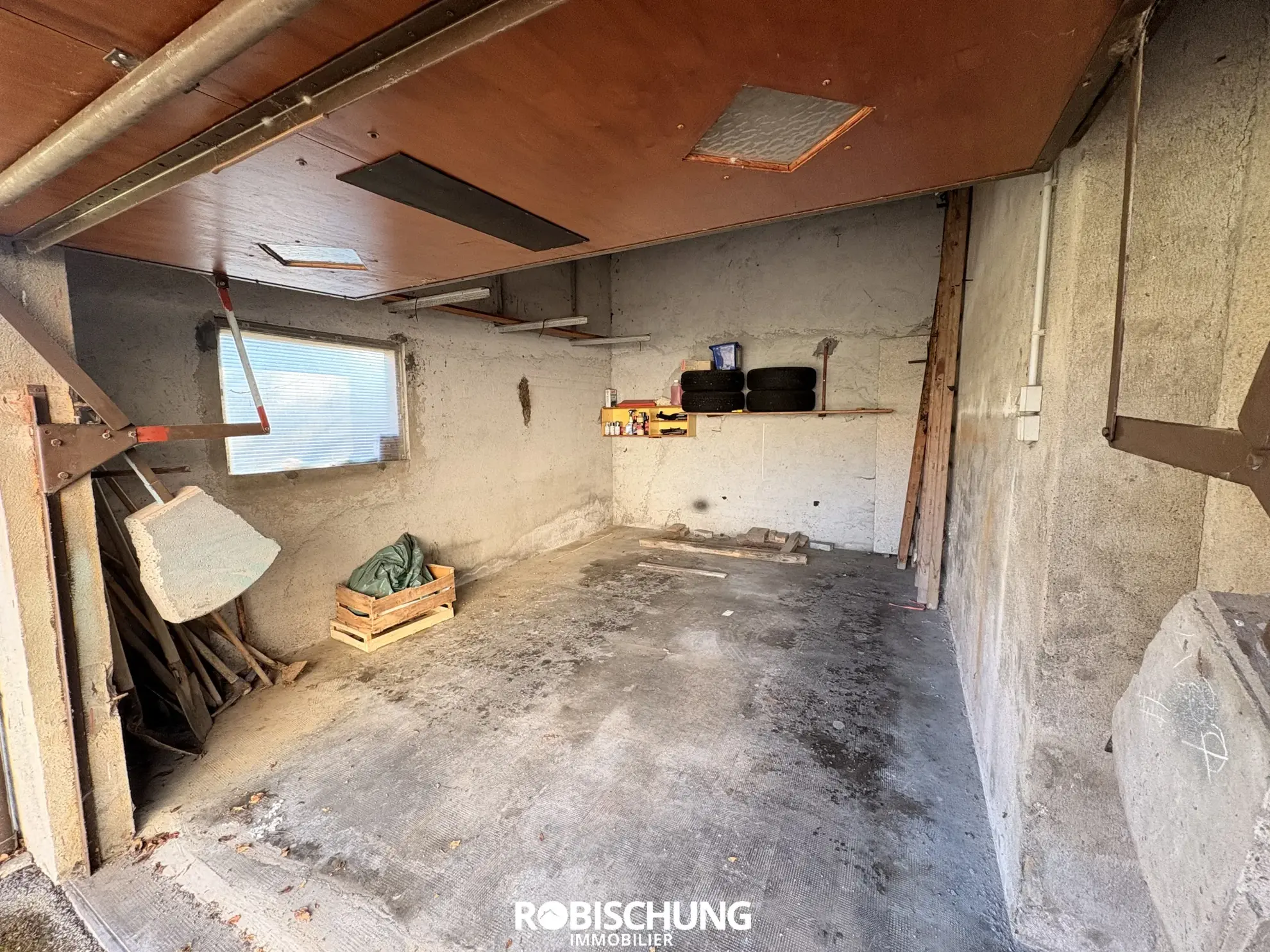 Maison avec potentiel de 186 m² à Montreux-vieux, idéal investisseur 