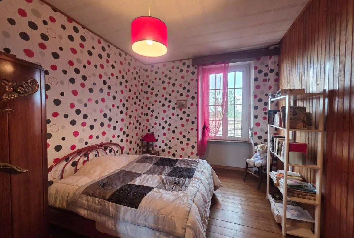 Maison avec potentiel de 186 m² à Montreux-vieux, idéal investisseur 