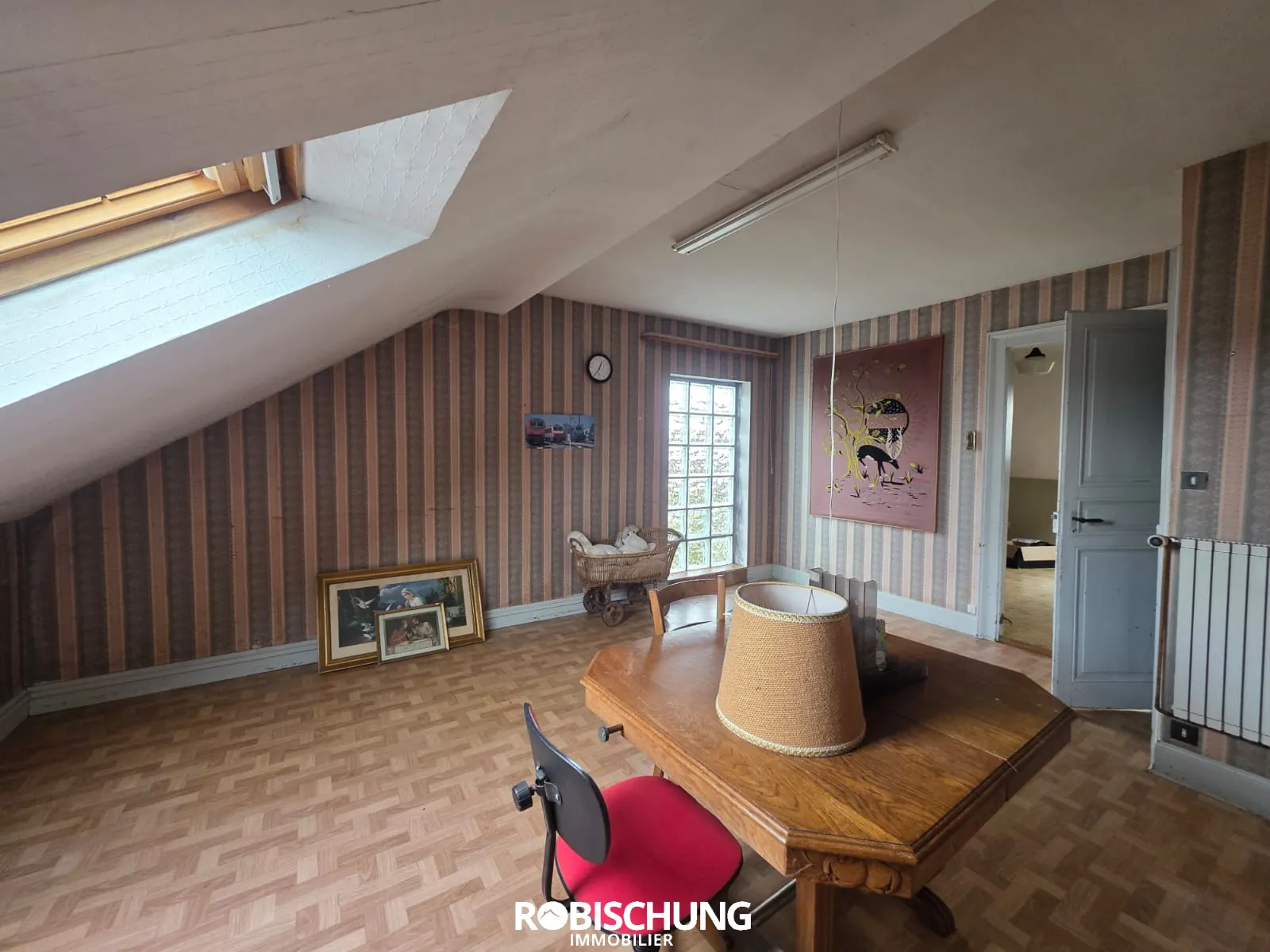 Maison avec potentiel de 186 m² à Montreux-vieux, idéal investisseur 