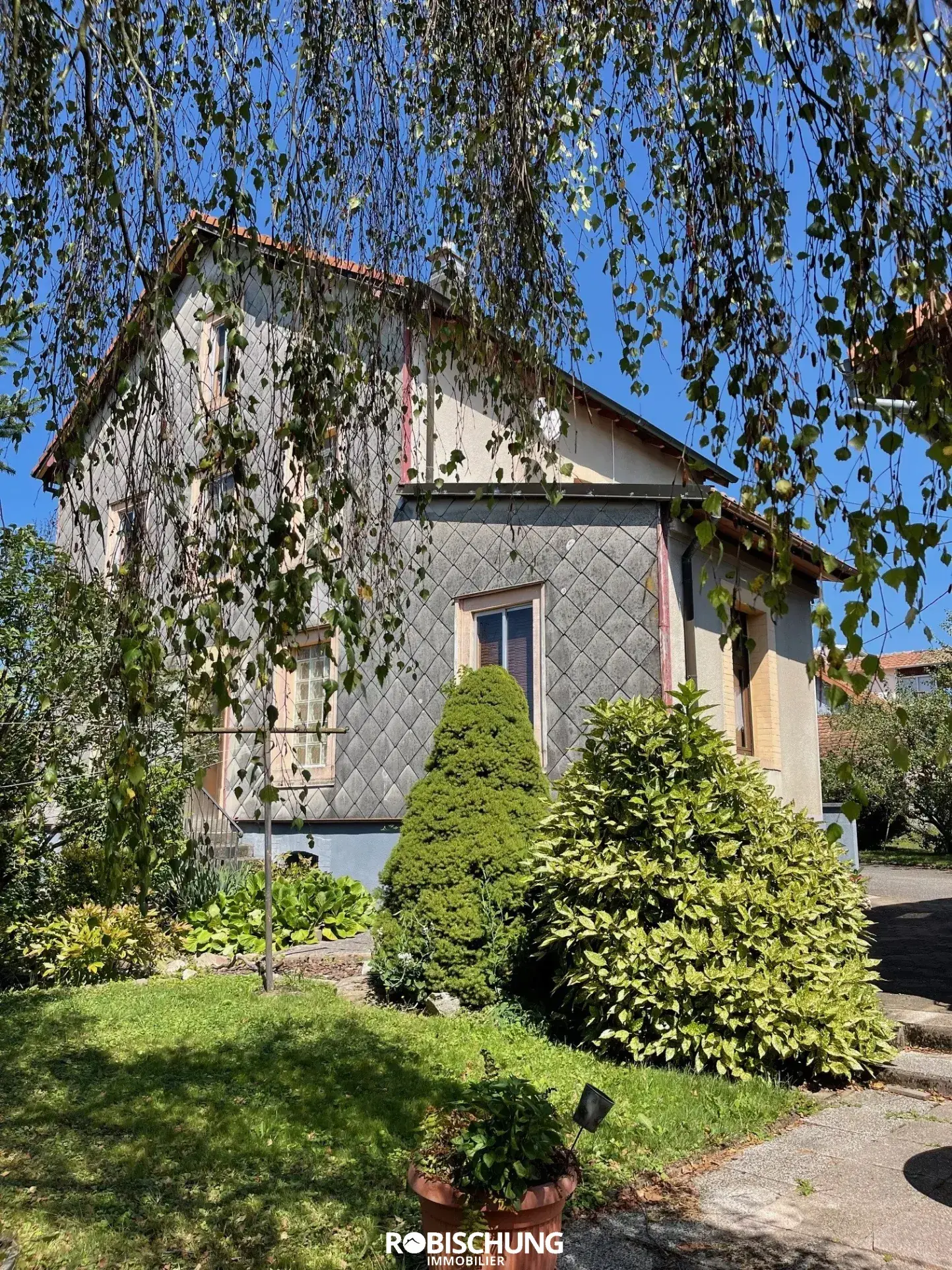 Maison avec potentiel de 186 m² à Montreux-vieux, idéal investisseur 