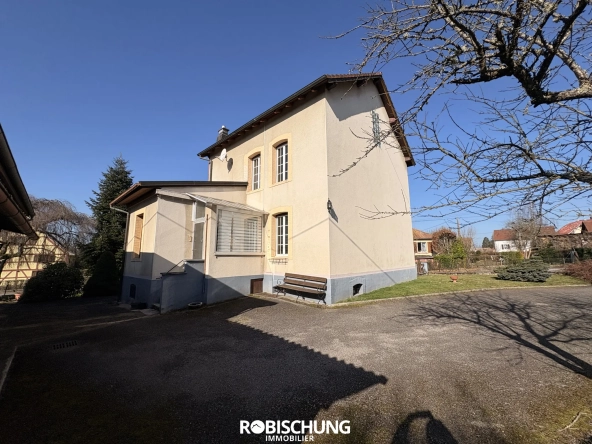 Maison avec potentiel de 186 m² à Montreux-vieux, idéal investisseur