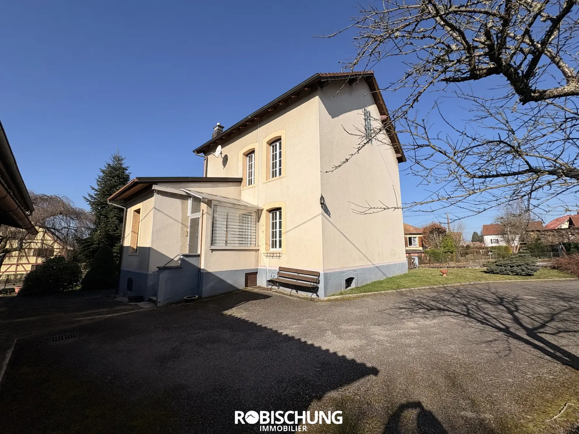 Maison avec potentiel de 186 m² à Montreux-vieux, idéal investisseur 