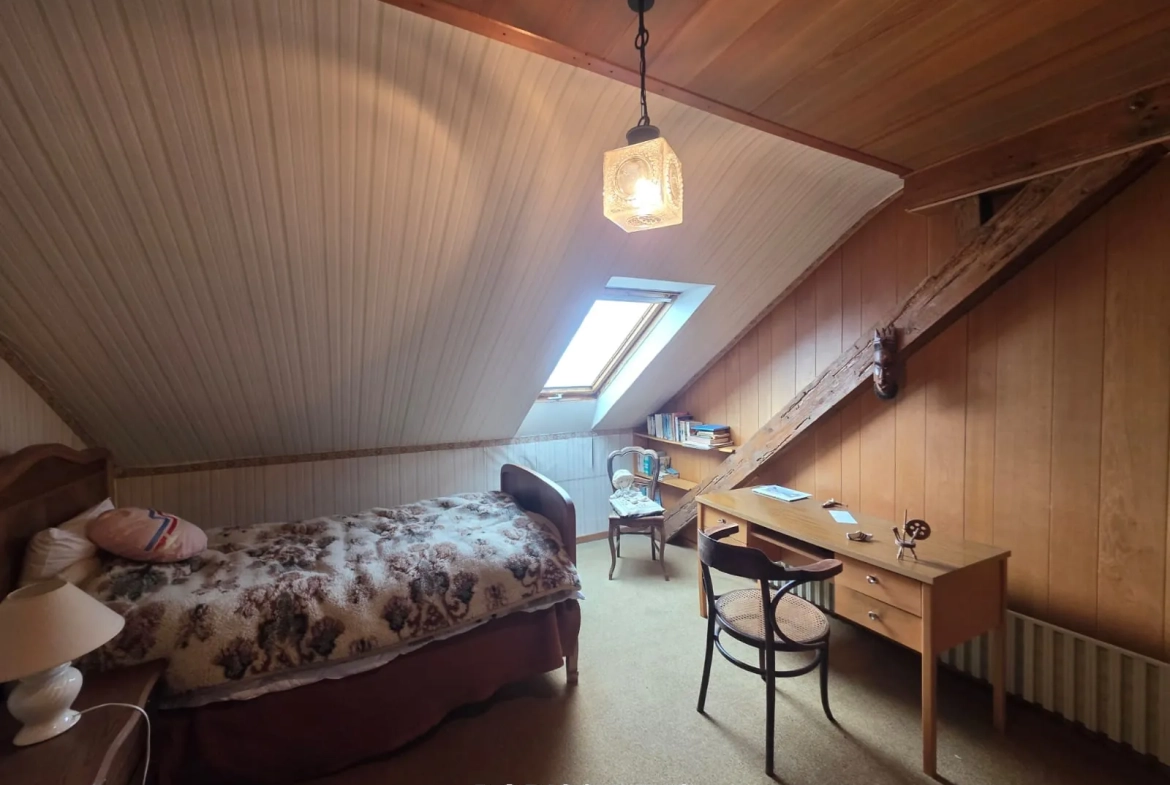 Maison avec potentiel de 186 m² à Montreux-vieux, idéal investisseur 