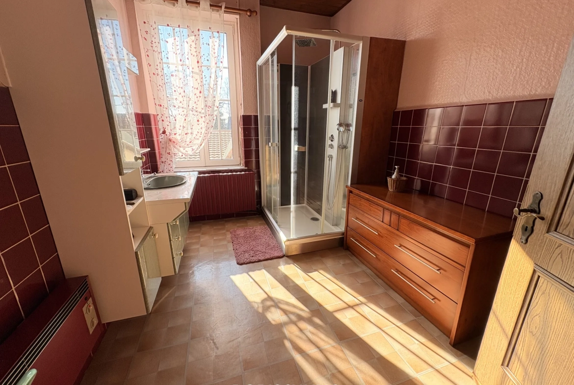 Maison avec potentiel de 186 m² à Montreux-vieux, idéal investisseur 