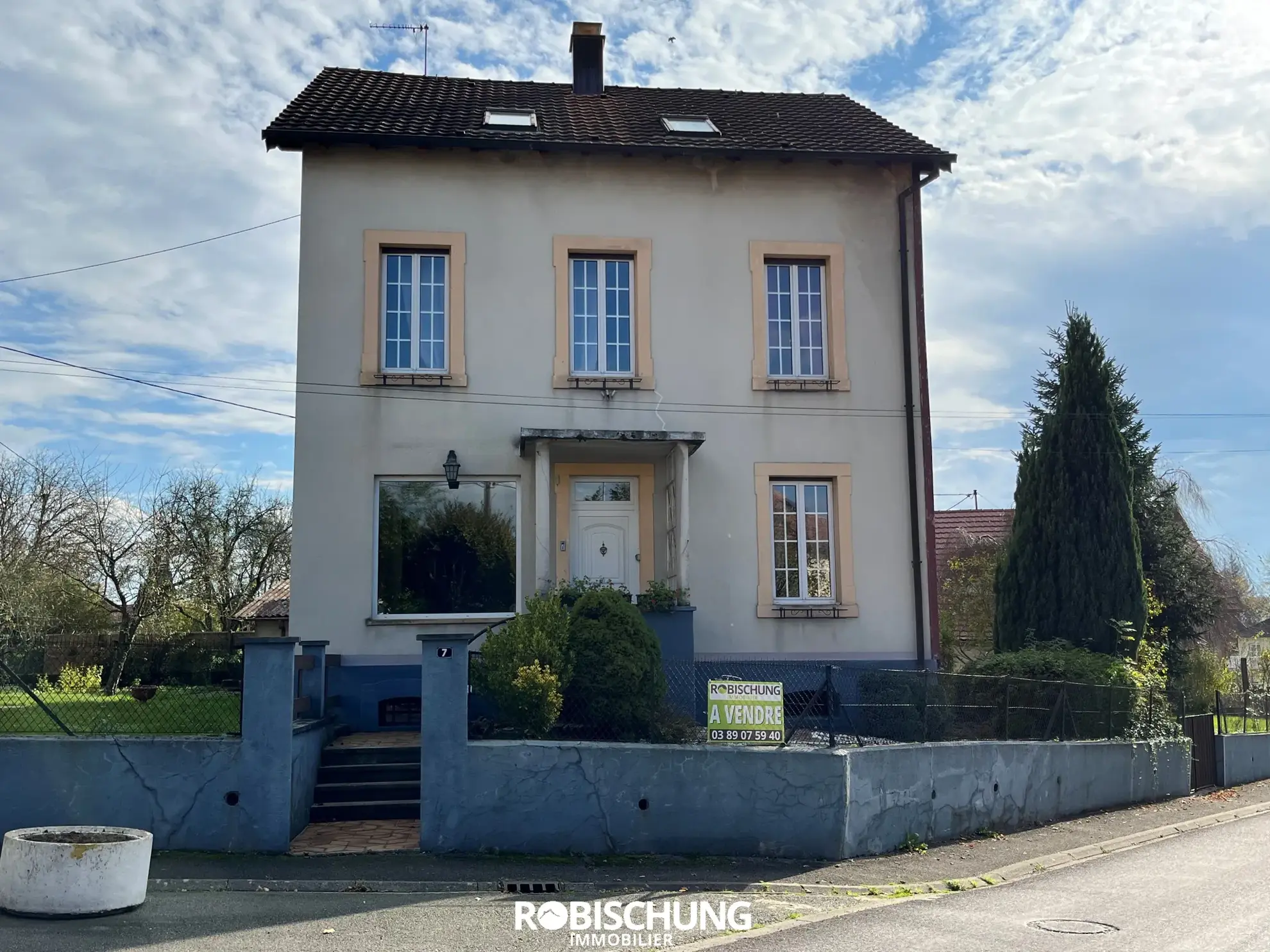 Maison avec potentiel de 186 m² à Montreux-vieux, idéal investisseur 