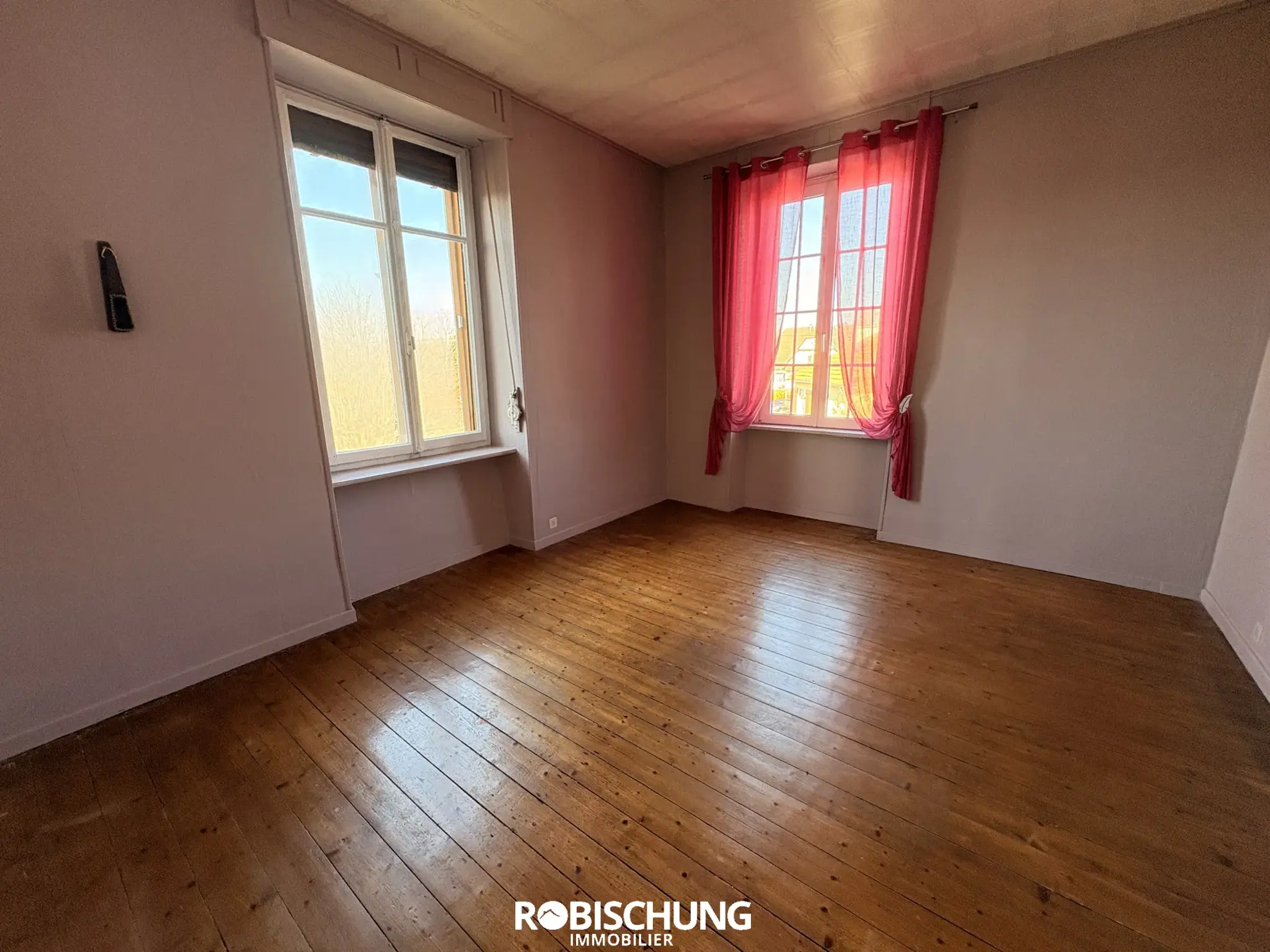 Maison avec potentiel de 186 m² à Montreux-vieux, idéal investisseur 