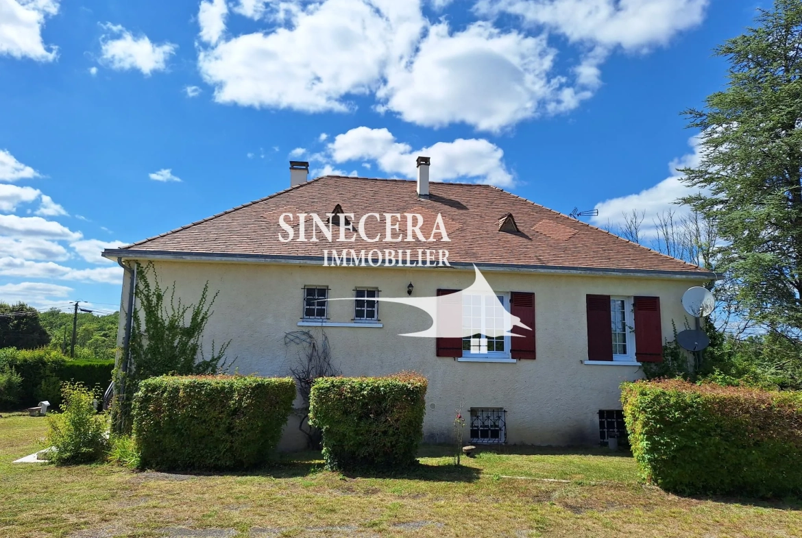 Maison à vendre de 170 m² avec piscine et grand hangar à Bordeilles 