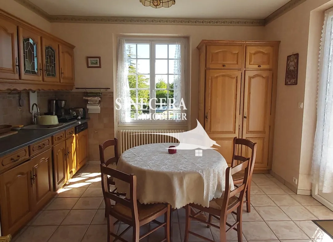 Maison à vendre de 170 m² avec piscine et grand hangar à Bordeilles 