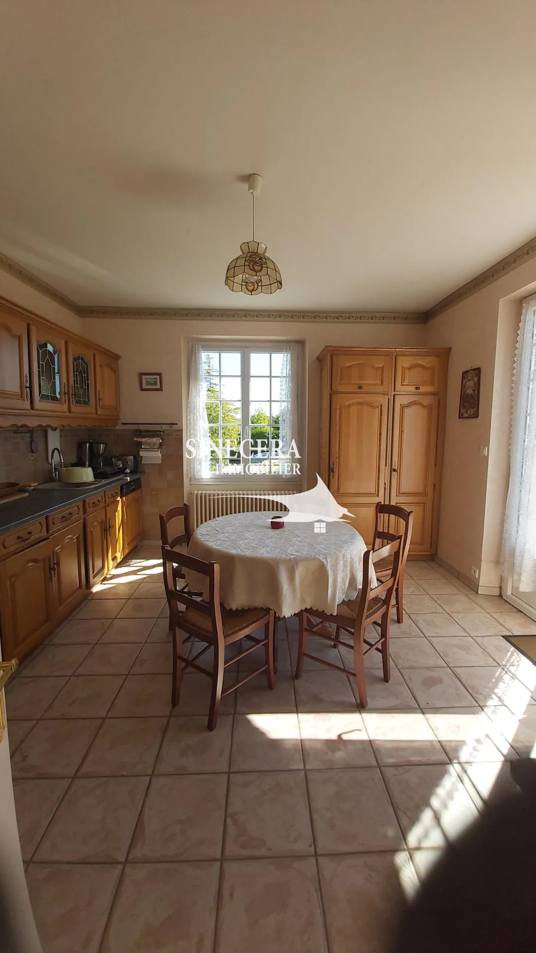 Maison à vendre de 170 m² avec piscine et grand hangar à Bordeilles 