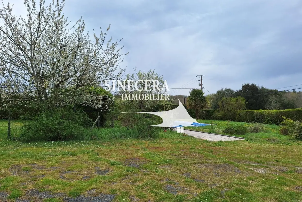 Maison à vendre de 170 m² avec piscine et grand hangar à Bordeilles 