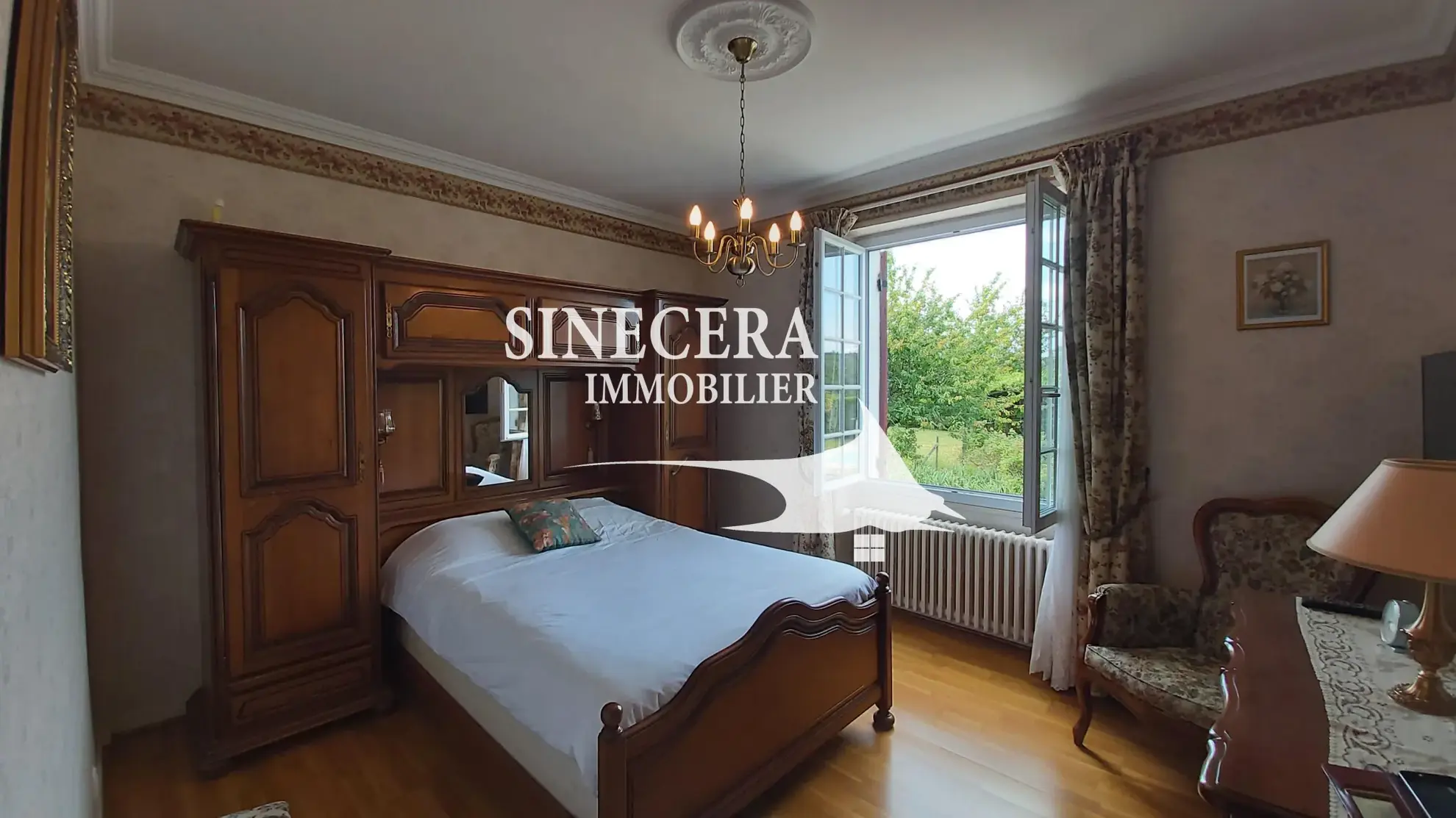 Maison à vendre de 170 m² avec piscine et grand hangar à Bordeilles 