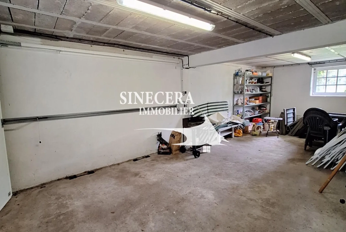 Maison à vendre de 170 m² avec piscine et grand hangar à Bordeilles 