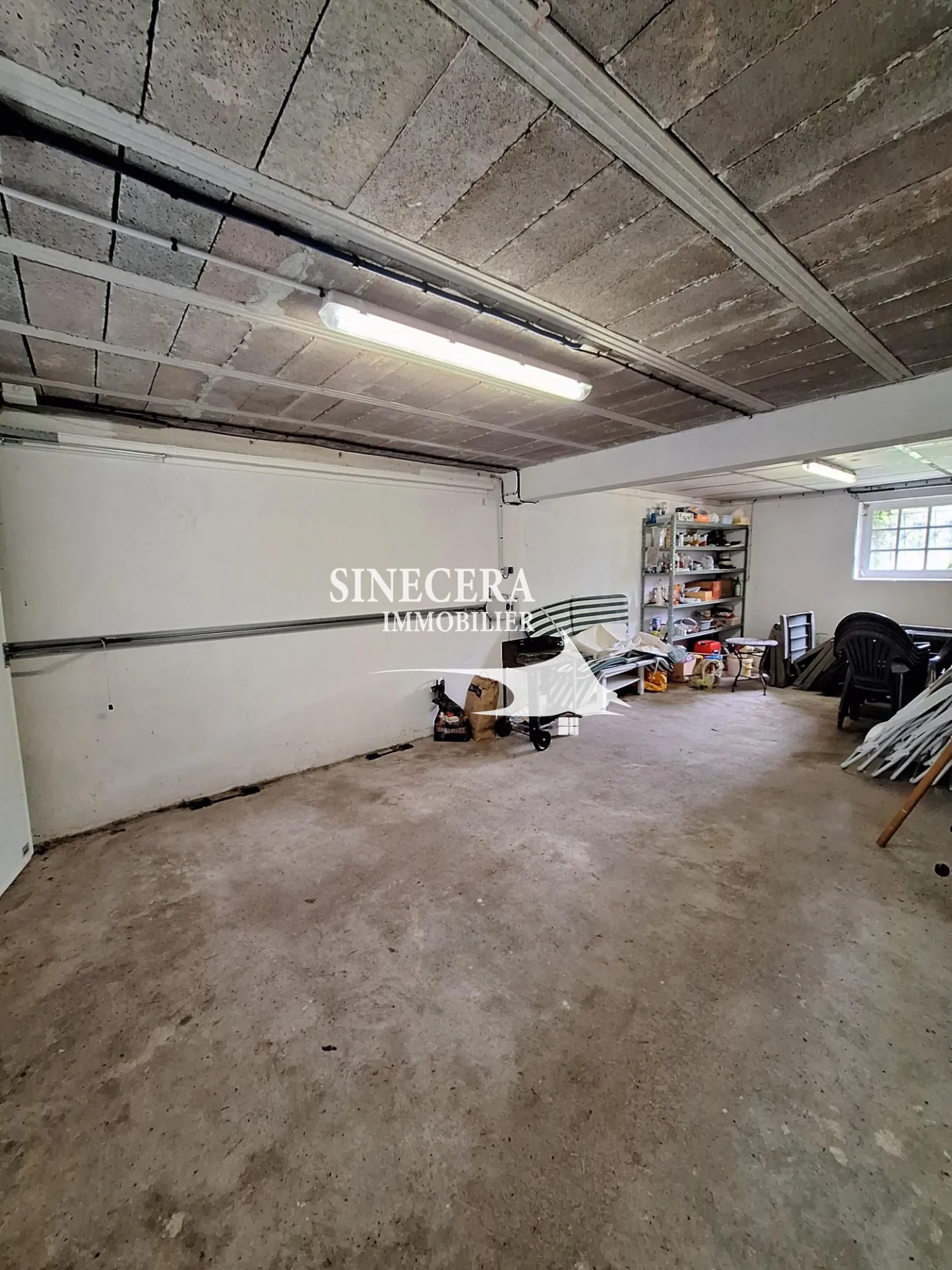 Maison à vendre de 170 m² avec piscine et grand hangar à Bordeilles 