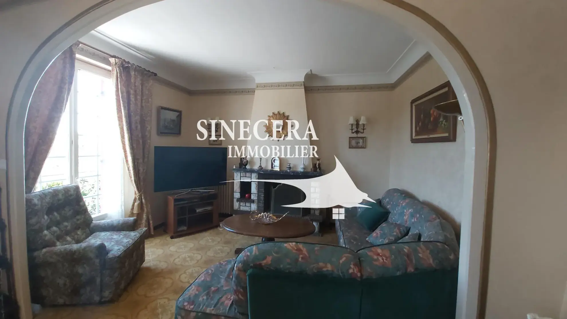 Maison à vendre de 170 m² avec piscine et grand hangar à Bordeilles 