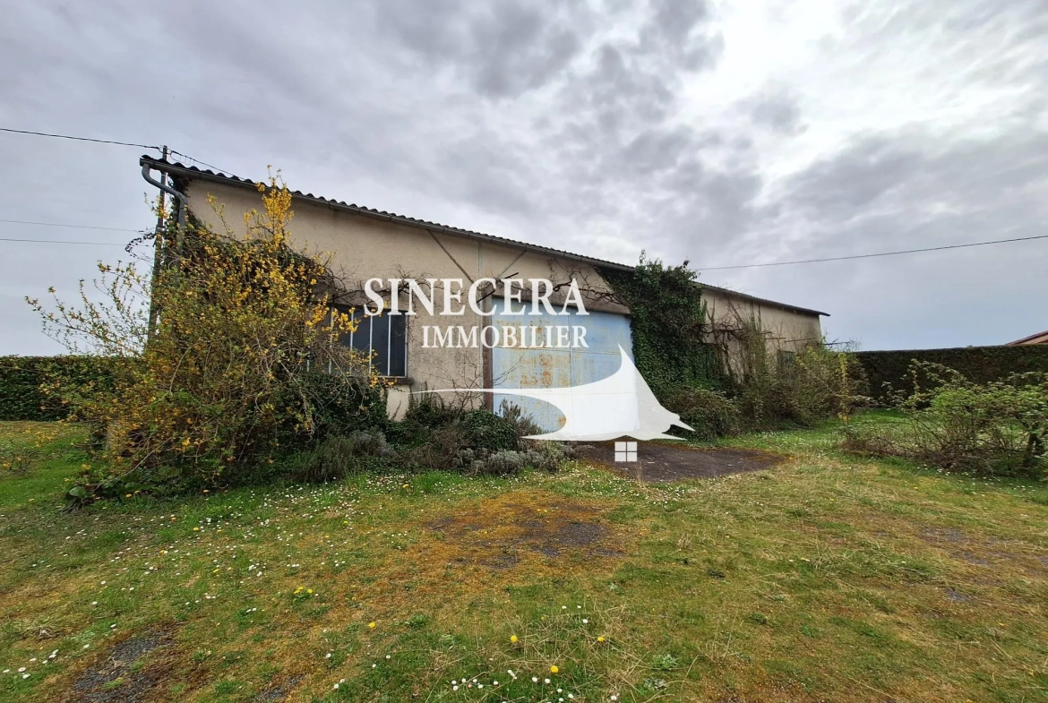 Maison à vendre de 170 m² avec piscine et grand hangar à Bordeilles 