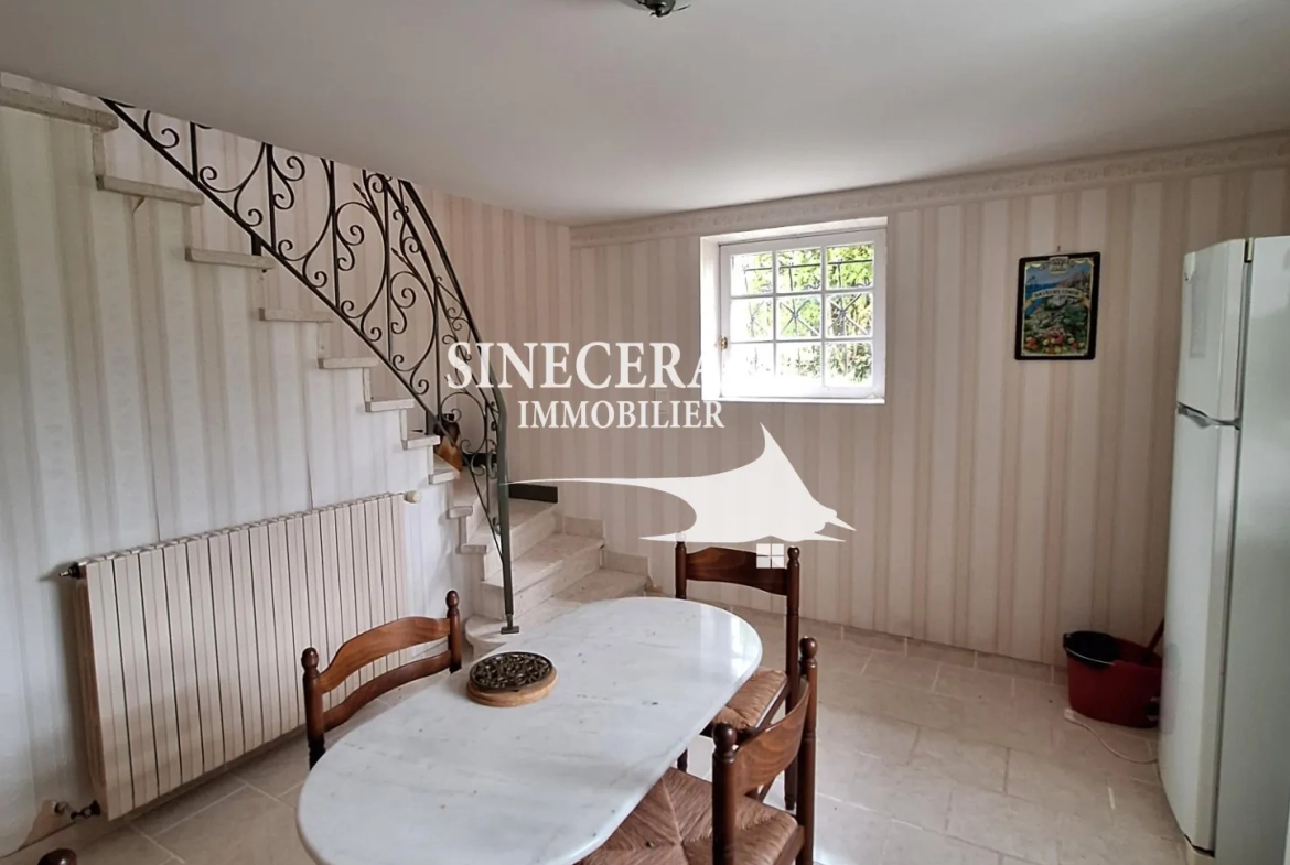 Maison à vendre de 170 m² avec piscine et grand hangar à Bordeilles 