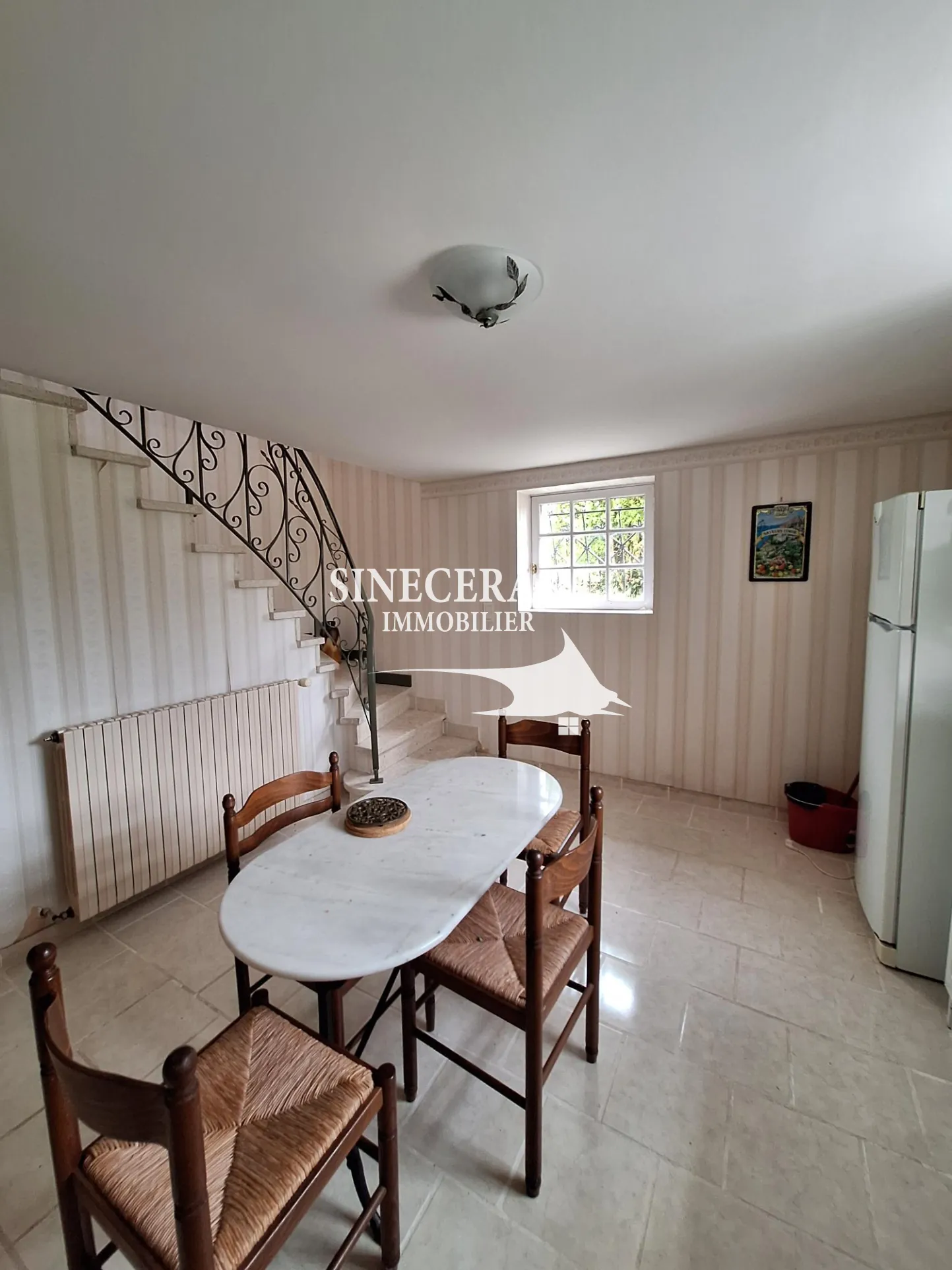 Maison à vendre de 170 m² avec piscine et grand hangar à Bordeilles 