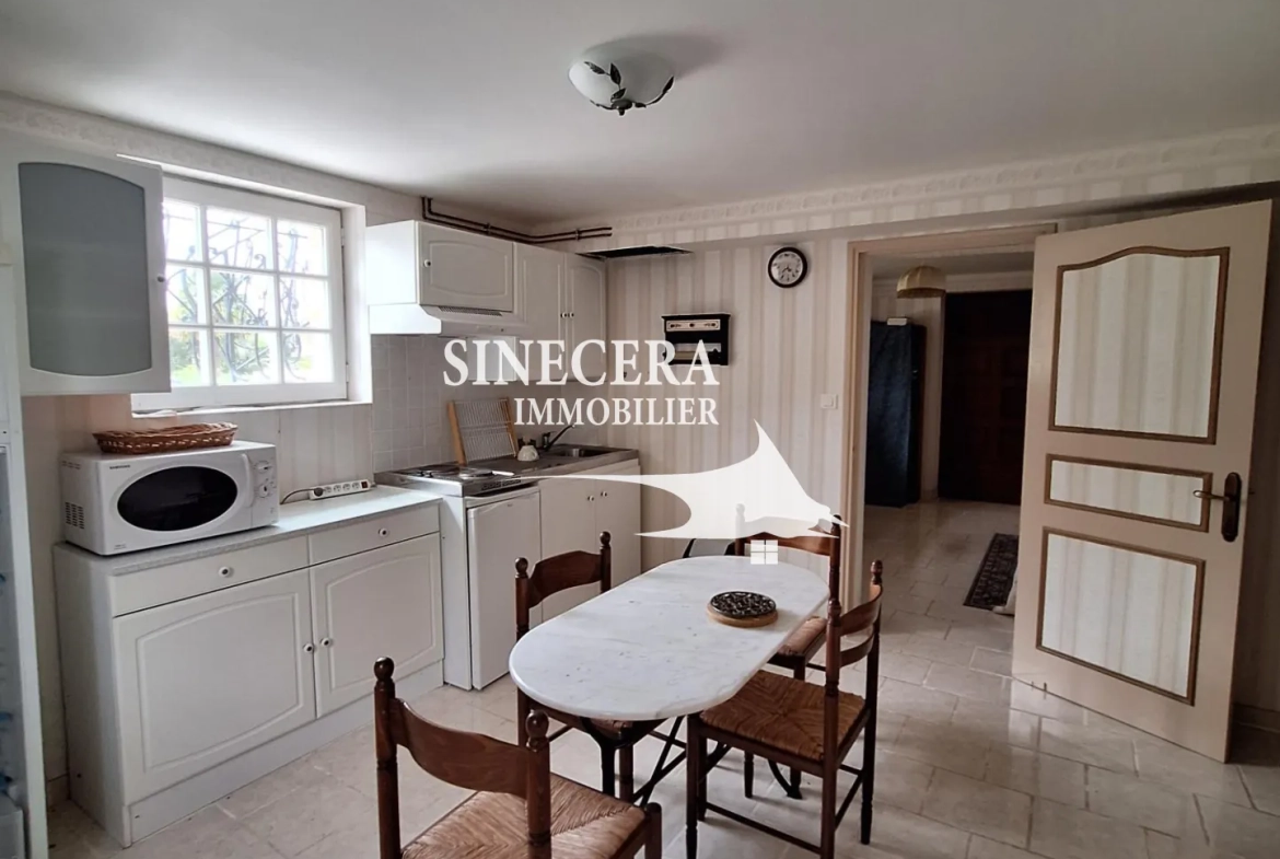 Maison à vendre de 170 m² avec piscine et grand hangar à Bordeilles 