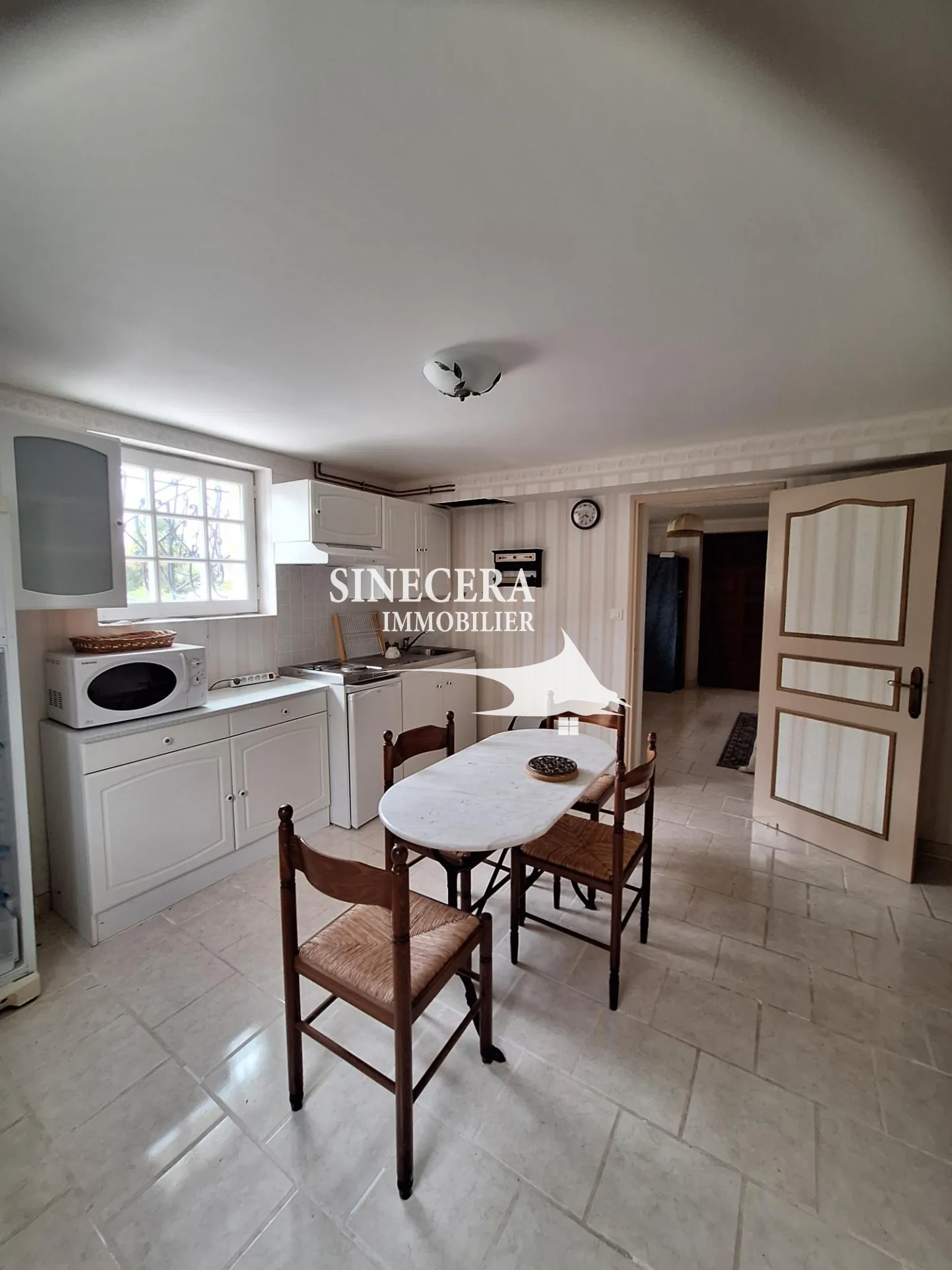 Maison à vendre de 170 m² avec piscine et grand hangar à Bordeilles 