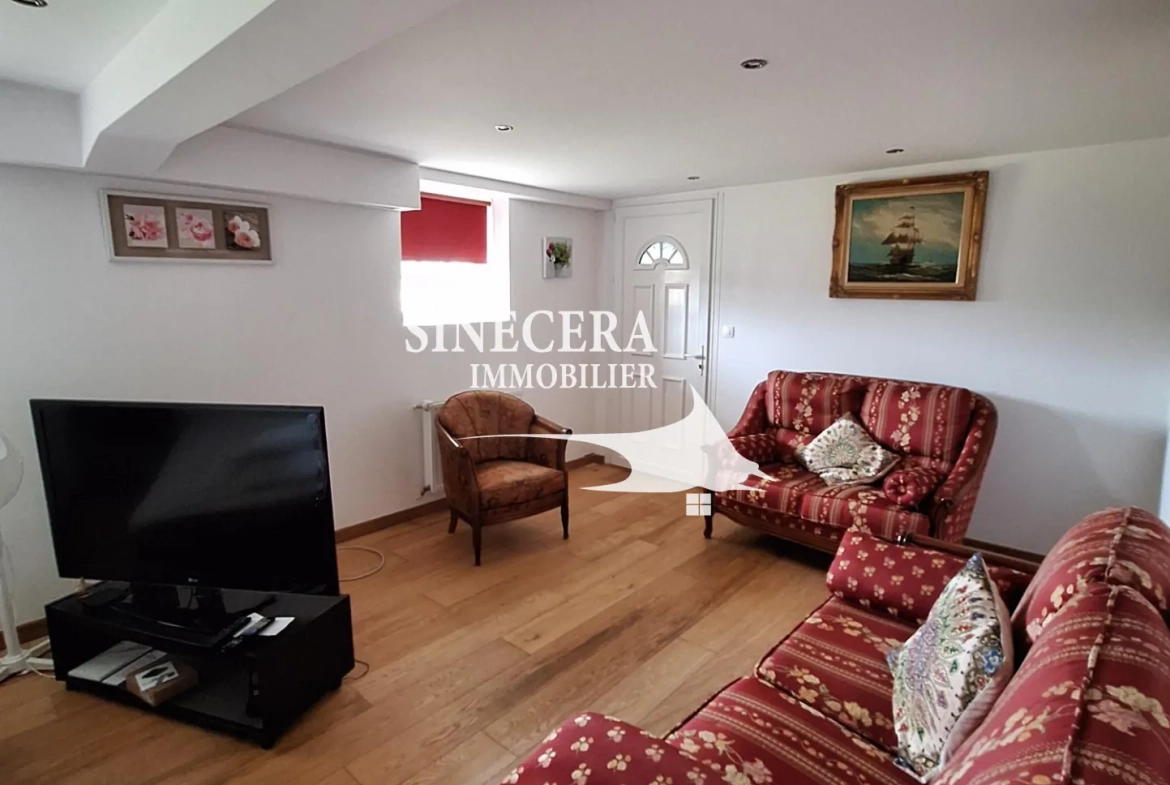 Maison à vendre de 170 m² avec piscine et grand hangar à Bordeilles 