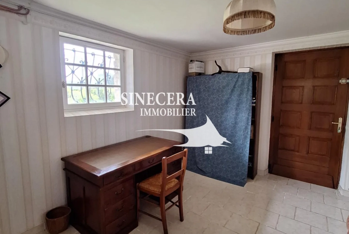 Maison à vendre de 170 m² avec piscine et grand hangar à Bordeilles 