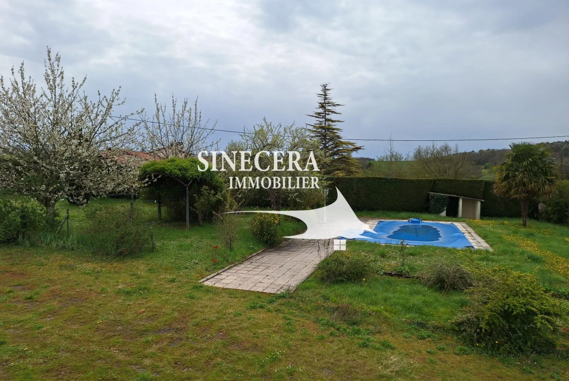Maison à vendre de 170 m² avec piscine et grand hangar à Bordeilles 