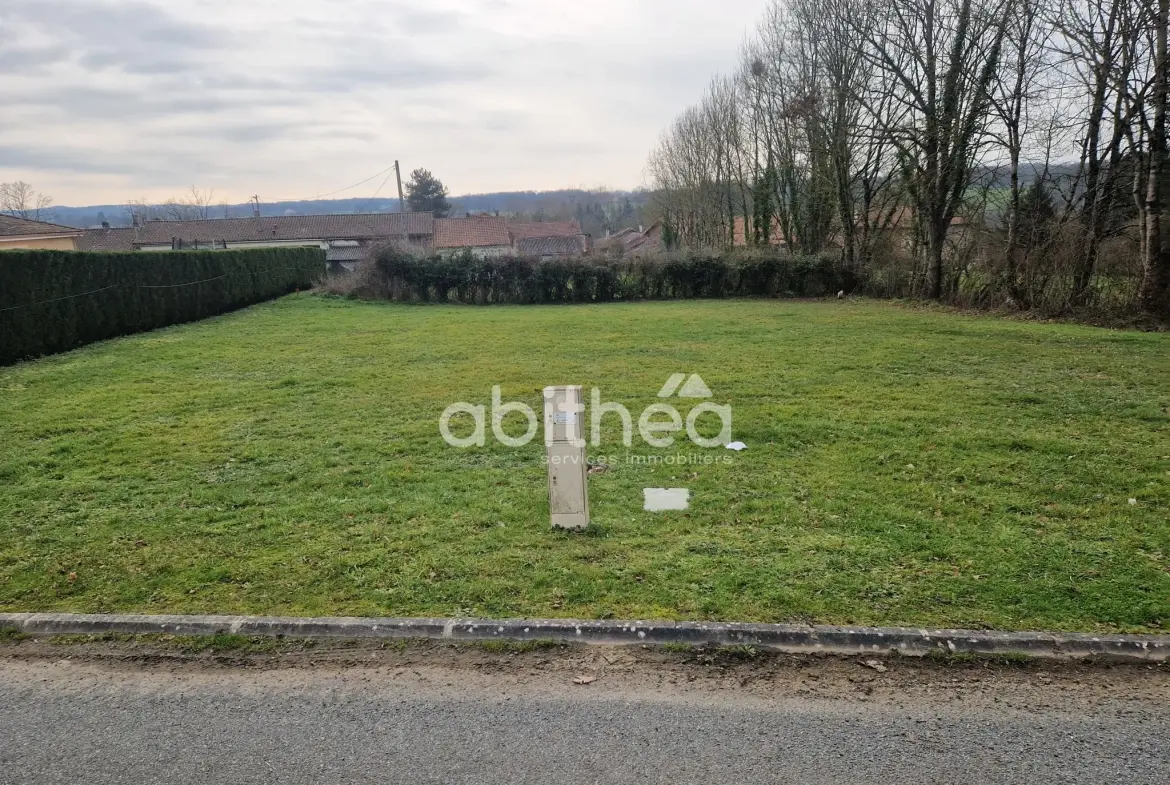 Terrain constructible de 1145 m² à Suris en Charente - Secteur calme 