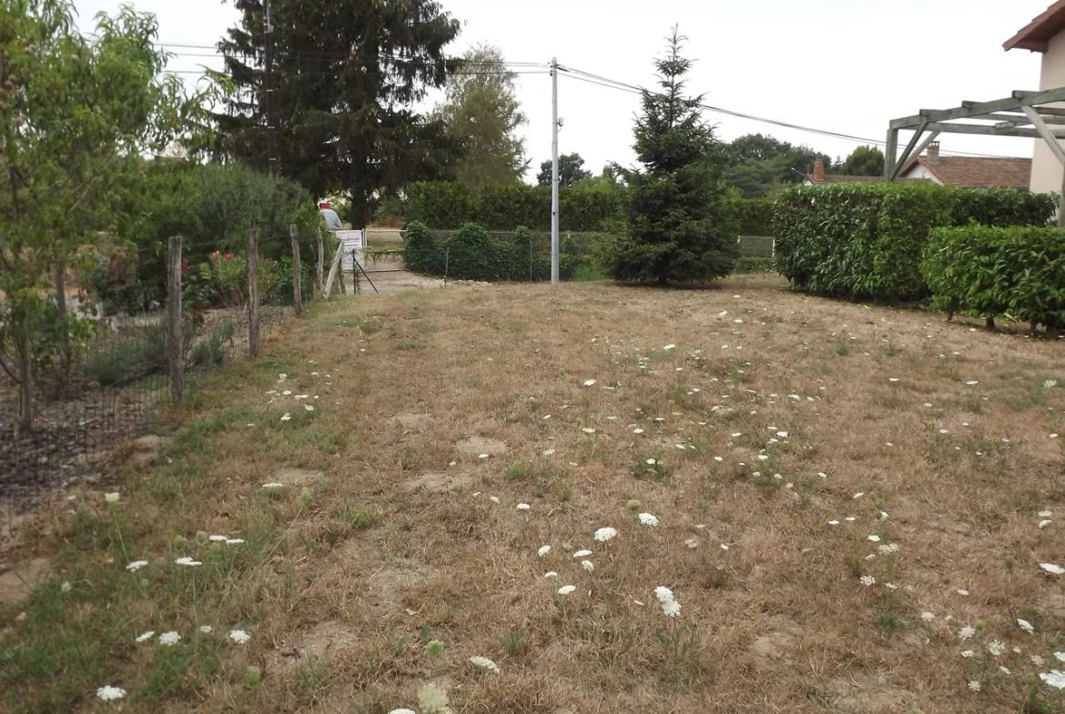 Maison d'environ 85 m² avec jardin privé à Artaix en Saône-et-Loire 