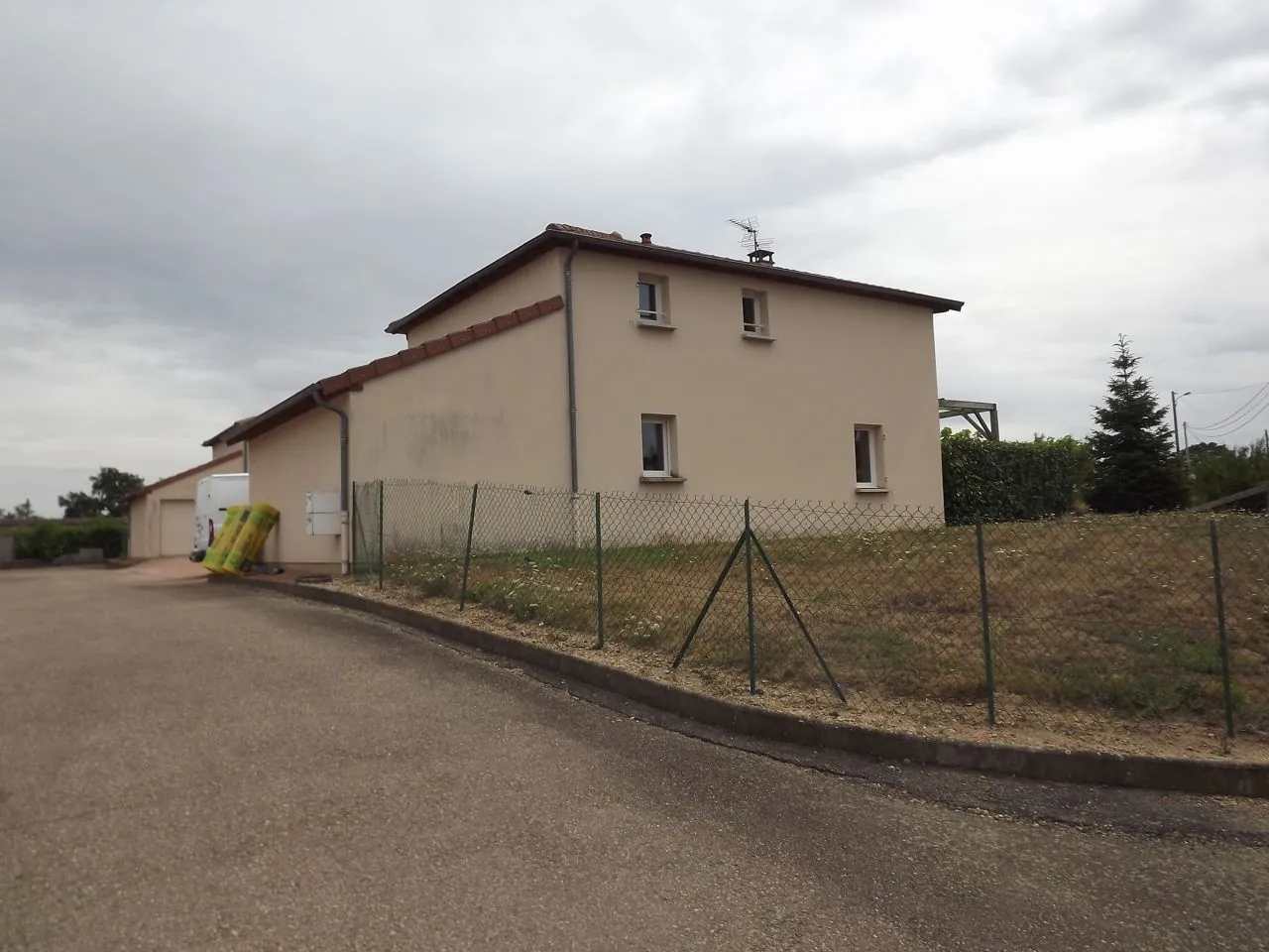 Maison d'environ 85 m² avec jardin privé à Artaix en Saône-et-Loire 