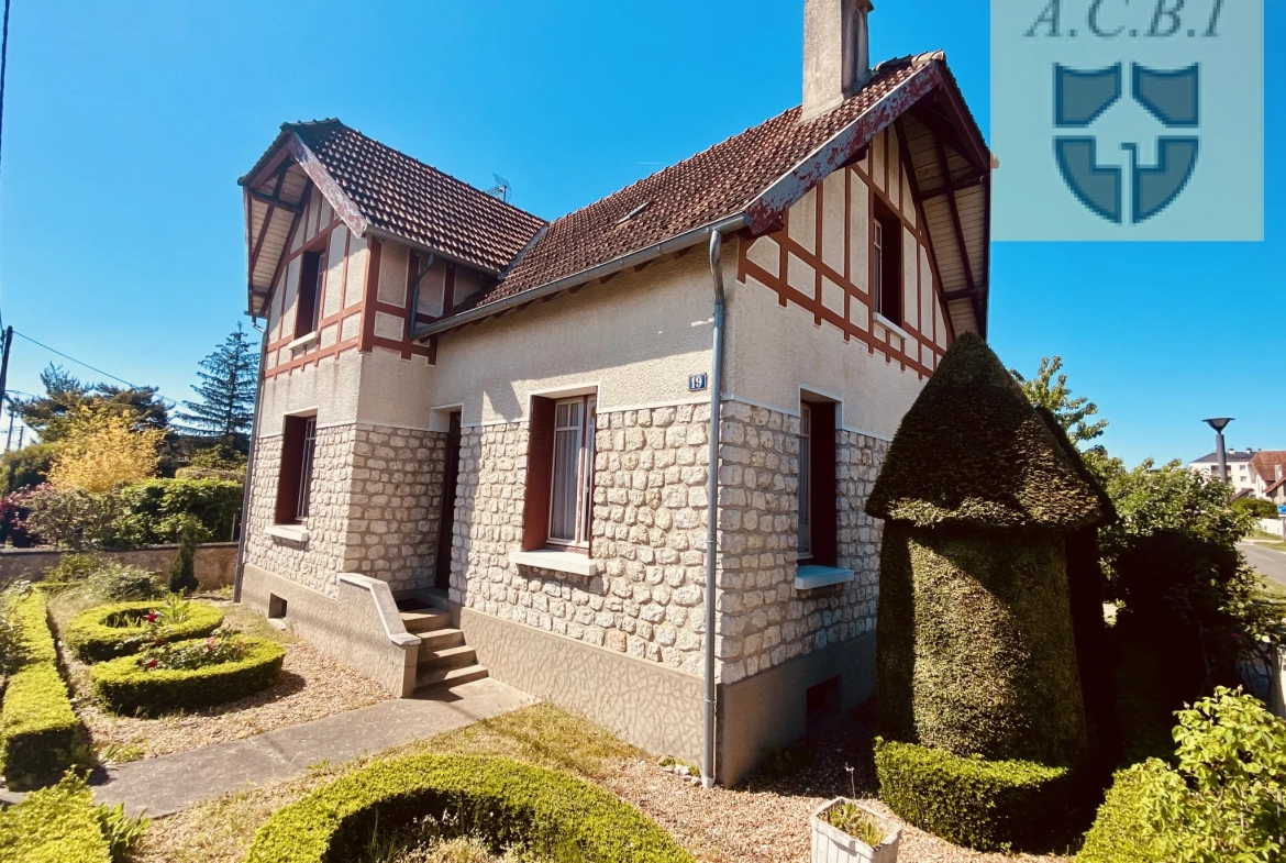 Maison à vendre à Vendôme avec jardin, garage et potentiel de rénovation 