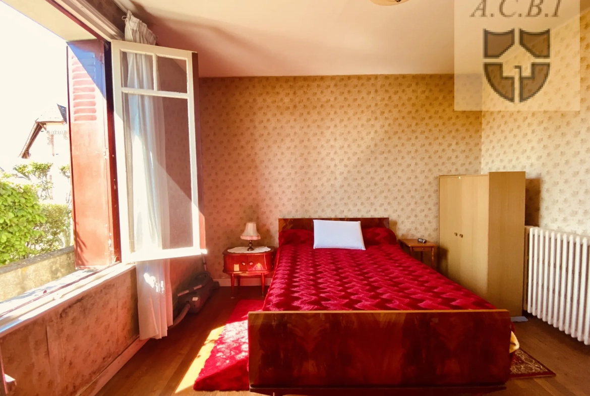 Maison à vendre à Vendôme avec jardin, garage et potentiel de rénovation 