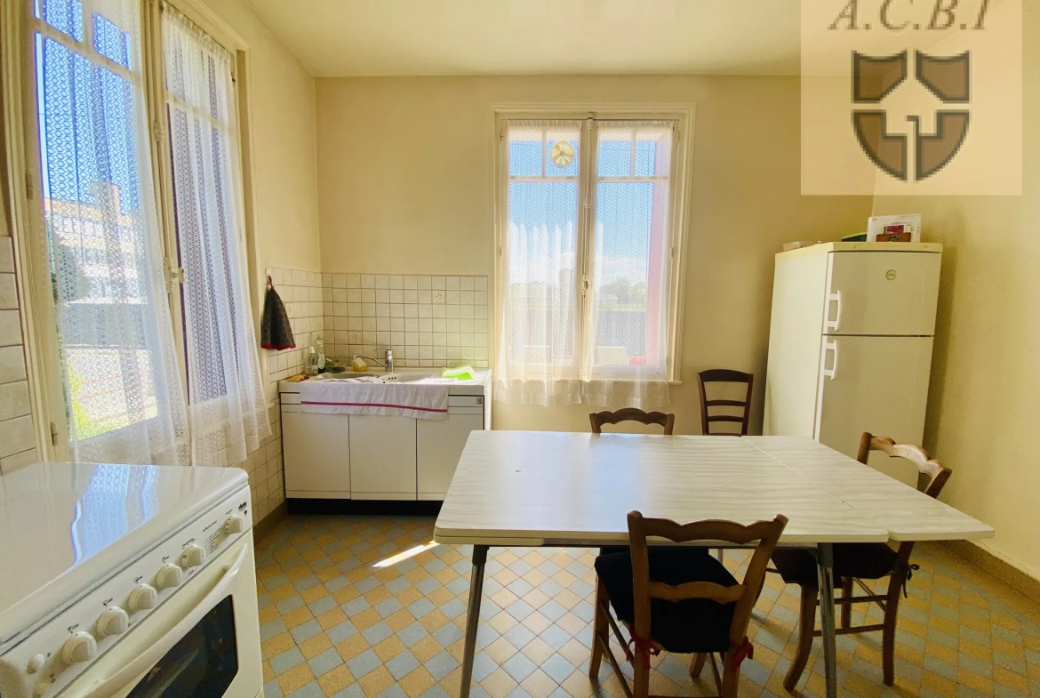 Maison à vendre à Vendôme avec jardin, garage et potentiel de rénovation 