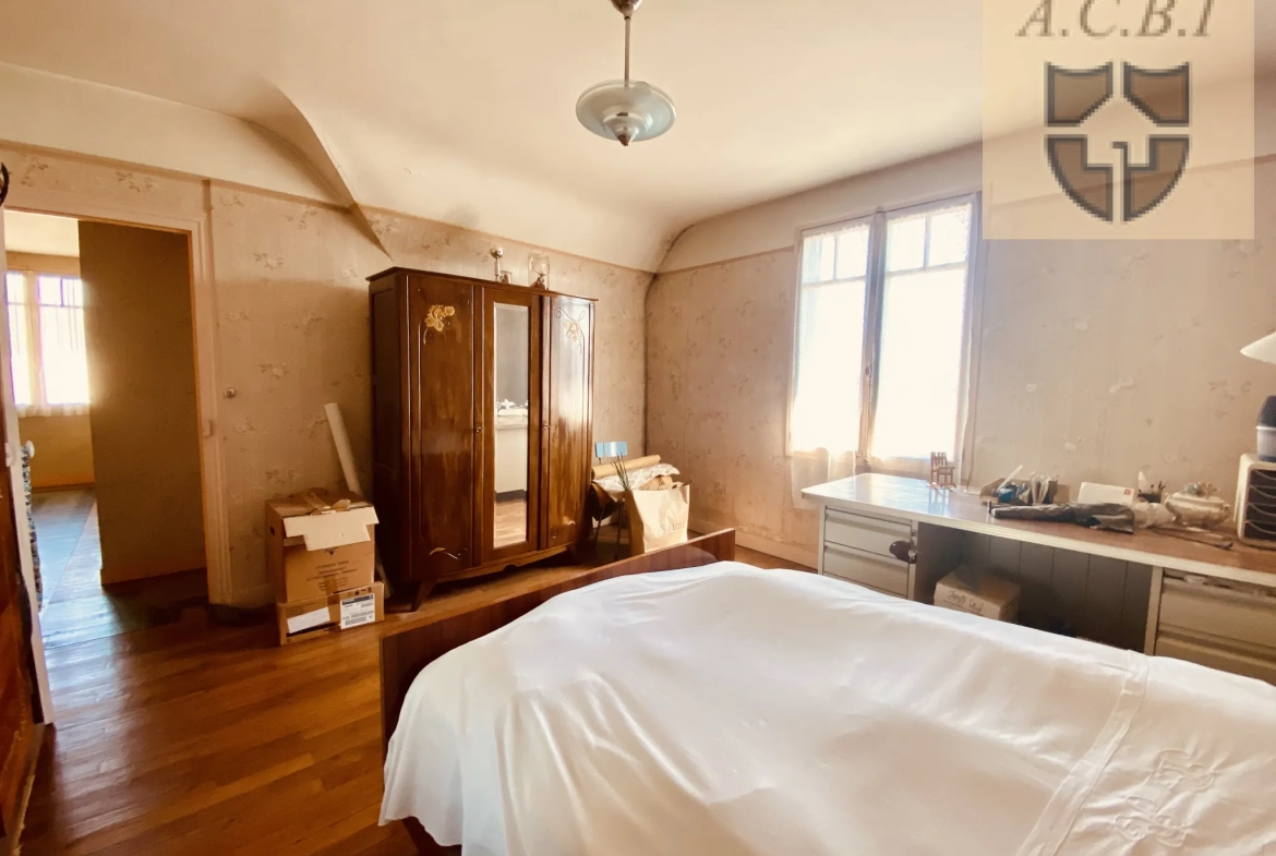 Maison à vendre à Vendôme avec jardin, garage et potentiel de rénovation 