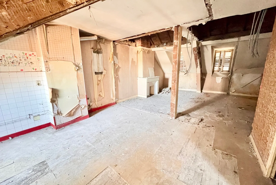Immeuble à rénover à Tarbes – Opportunité d'investissement dans le centre-ville 