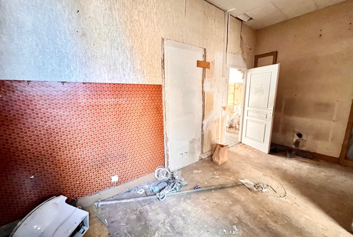 Immeuble à rénover à Tarbes – Opportunité d'investissement dans le centre-ville 