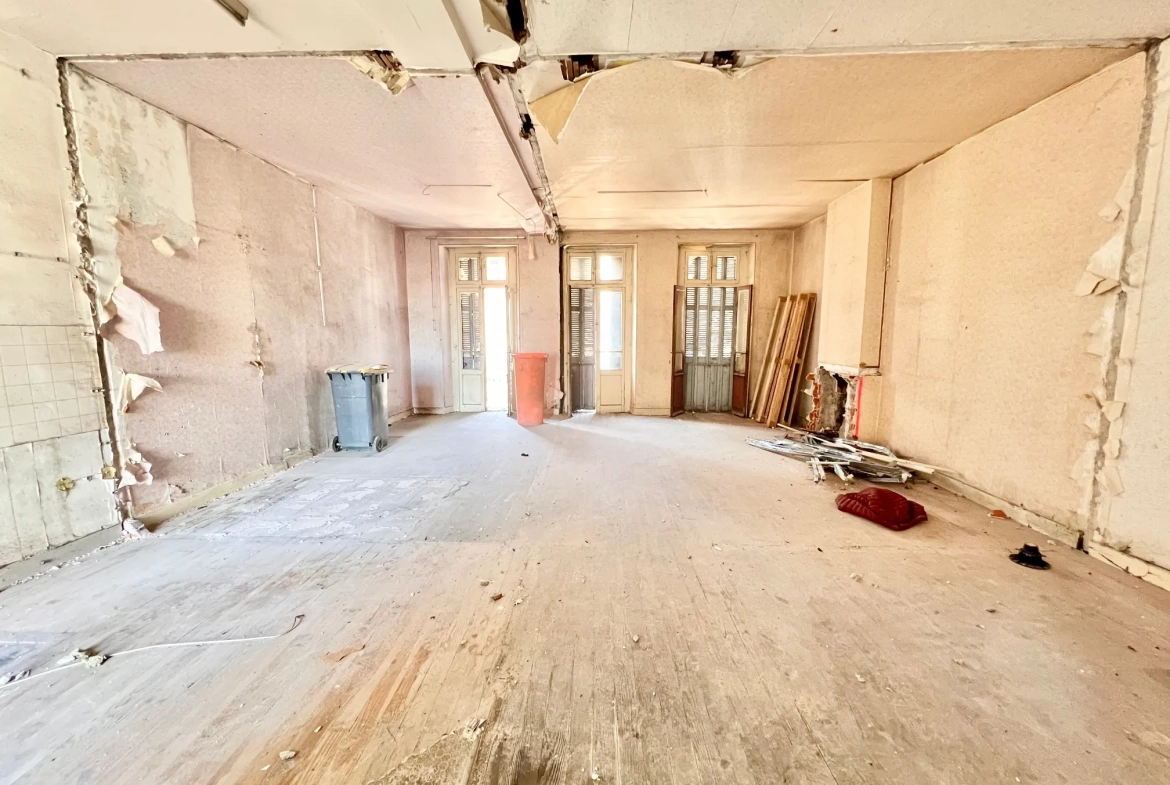 Immeuble à rénover à Tarbes – Opportunité d'investissement dans le centre-ville 