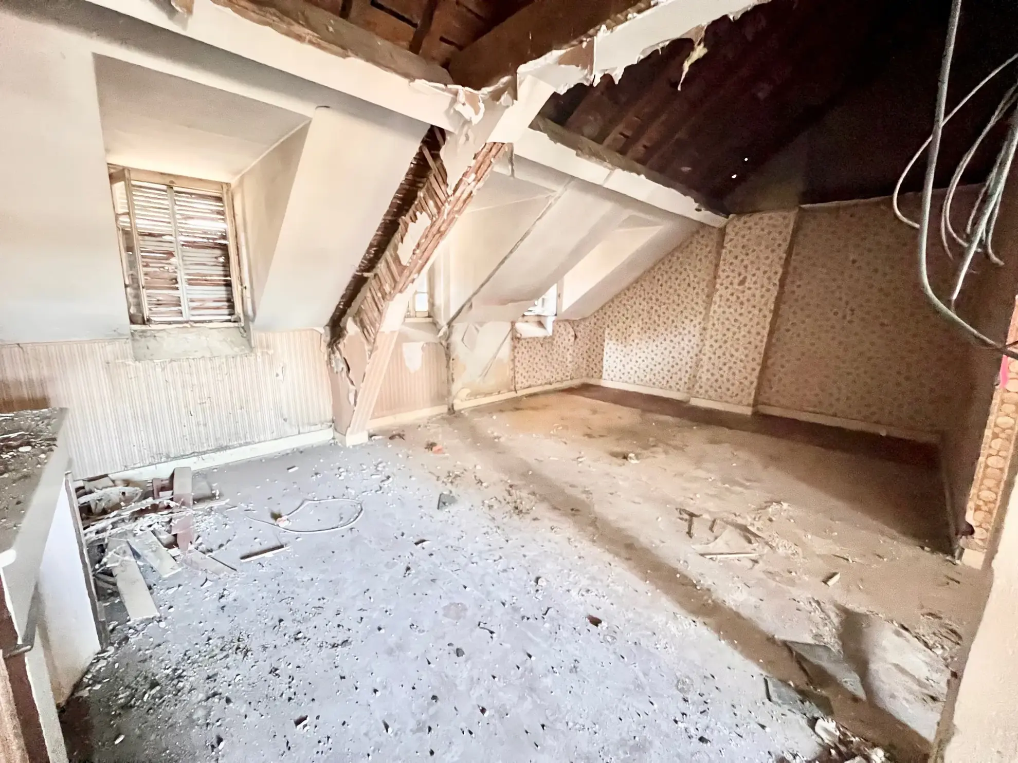 Immeuble à rénover à Tarbes – Opportunité d'investissement dans le centre-ville 