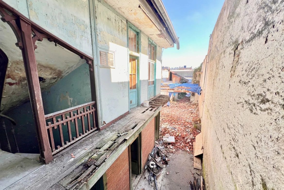 Immeuble à rénover à Tarbes – Opportunité d'investissement dans le centre-ville 
