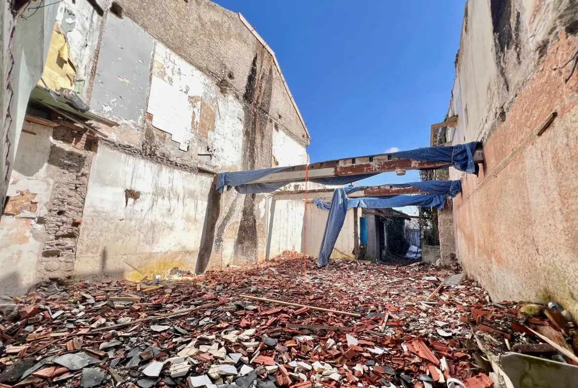 Immeuble à rénover à Tarbes – Opportunité d'investissement dans le centre-ville 