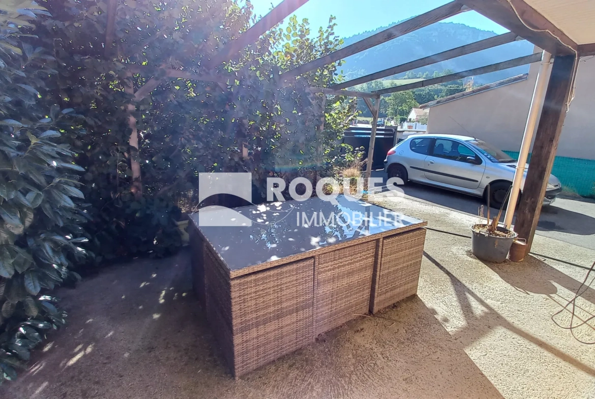 Maison de plain-pied à Creissels avec vue imprenable et jardin de 591 m² 