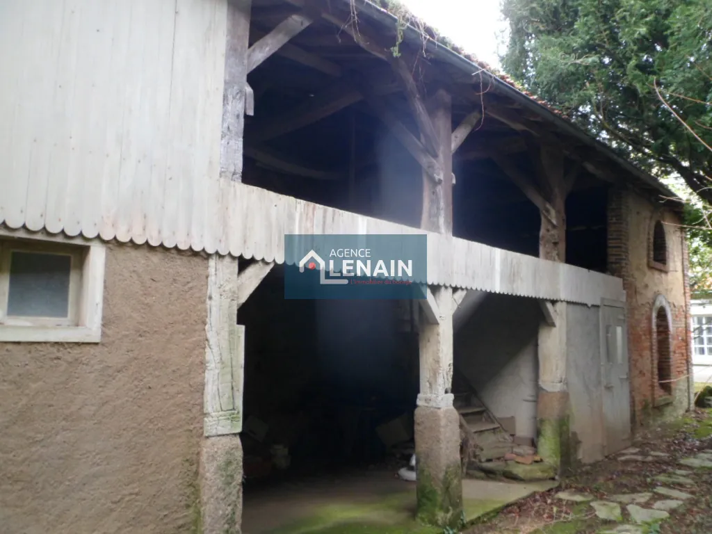 Maison de ville à Cerizay avec grand terrain et dépendance, idéal rénovation 