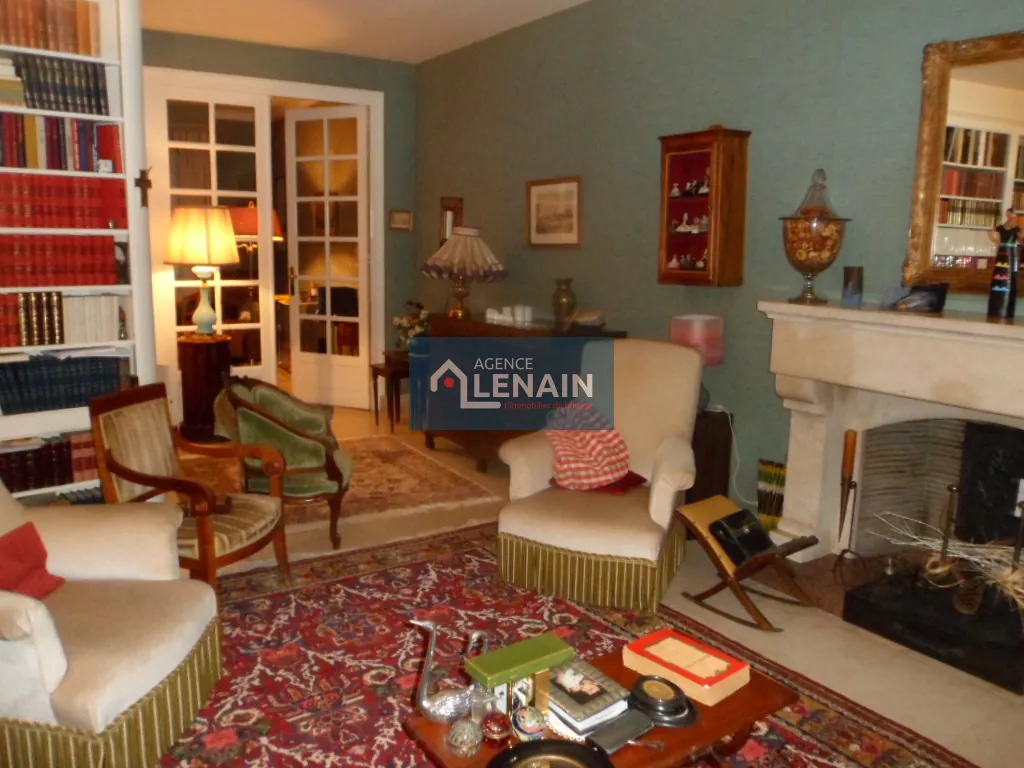 Maison de ville à Cerizay avec grand terrain et dépendance, idéal rénovation 